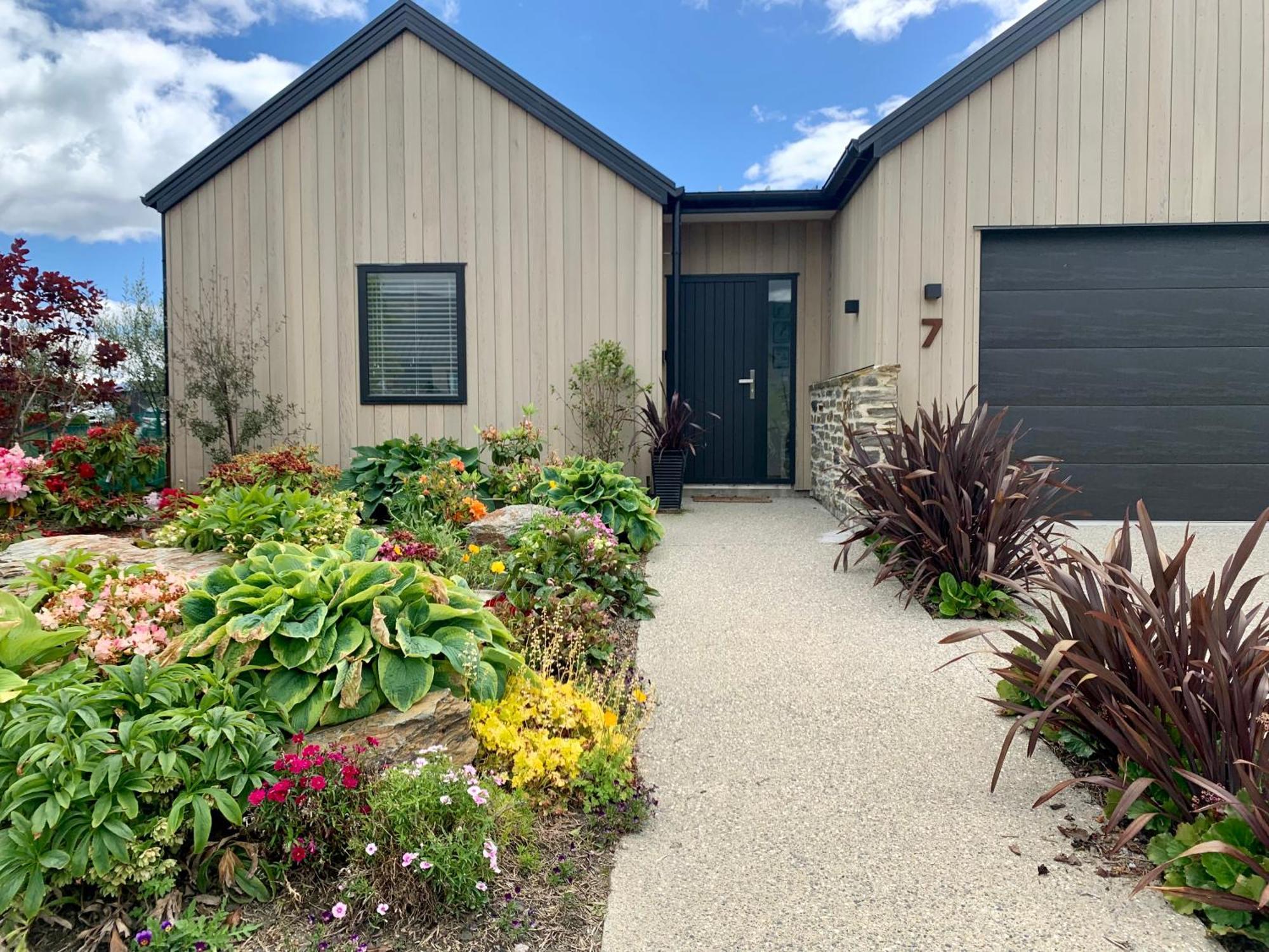 Alpine Abode Villa Wanaka Exterior photo